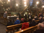 Die Besucher des Weltkrippenkongess in der Landschaftskrippe Monschau-Höfen